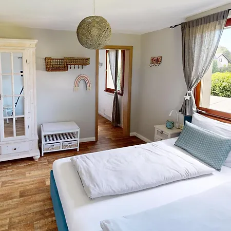 Sommerhaus Am Nationalpark Eifel Mit Sauna Und Whirlpool Hébergement de vacances